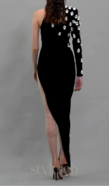ONE-SHOULDER CRYSTAL LONG-SLEEVED LEG-EXPOSED BLACK DRESS