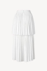 Sleeveless pleated layer skirt suit in white