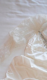 PLEATED DRESS WITH LACE PUFFED SLEEVES IN WHITE styleofcb