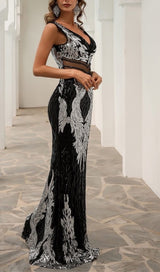 BACKLESS WAIST PERSPECTIVE V-NECK DRESS IN BLACK styleofcb