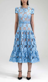 APPLIQUÉD FLORAL LACE MIDI DRESS IN BLUE DRESS STYLE OF CB