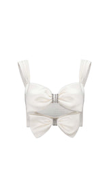 BOW-EMBELLISHED TWO-PIECE SUIT IN WHITE DRESS STYLE OF CB