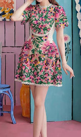 FLORAL-EMBROIDERED LACE DRESS IN LIPSTICK DRESS STYLE OF CB
