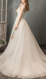 THREE-DIMENSIONAL FLOWER DRAG-TAILED WEDDING DRESS IN WHITE styleofcb