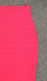 STRIPED TEXTURE KNITTED SKIRT IN ROSE HIGH-WAIST styleofcb