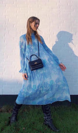 FLORAL PRINT PLEATED MIDI DRESS IN BLUE DRESS styleofcbdress