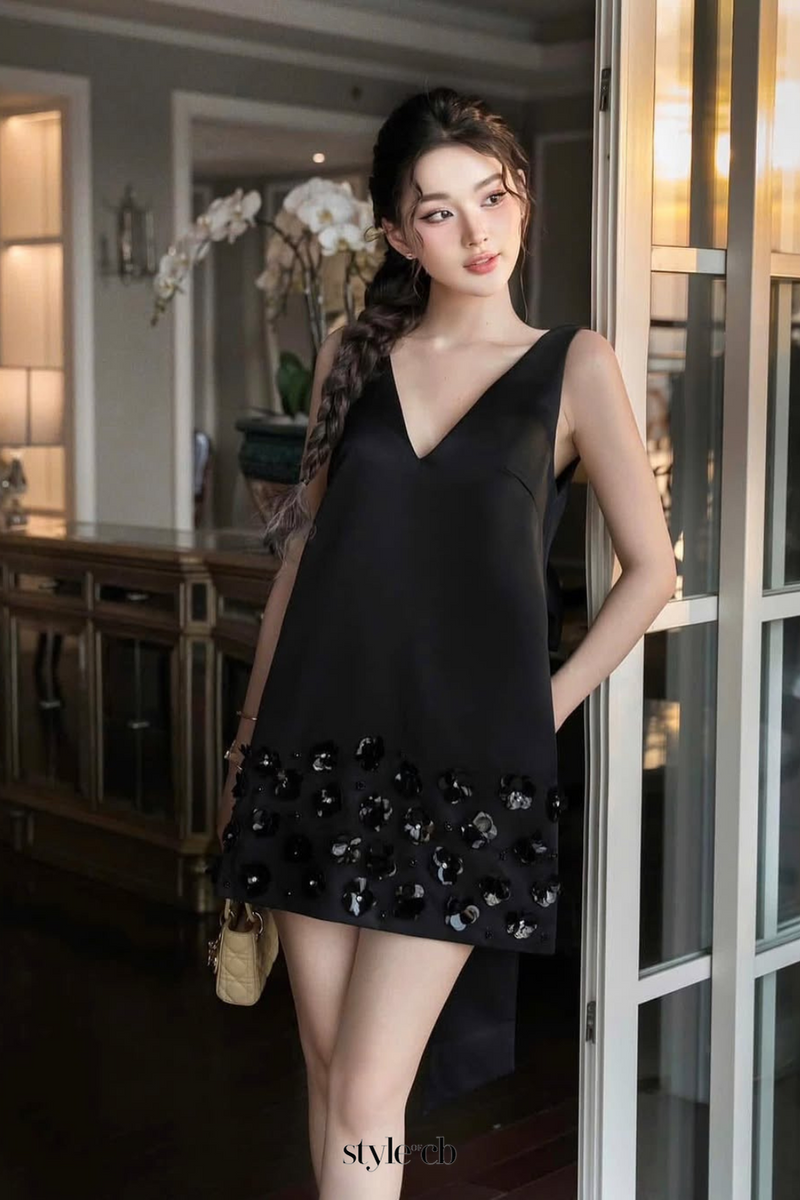 flower sleeveless v-neck mini dress in black