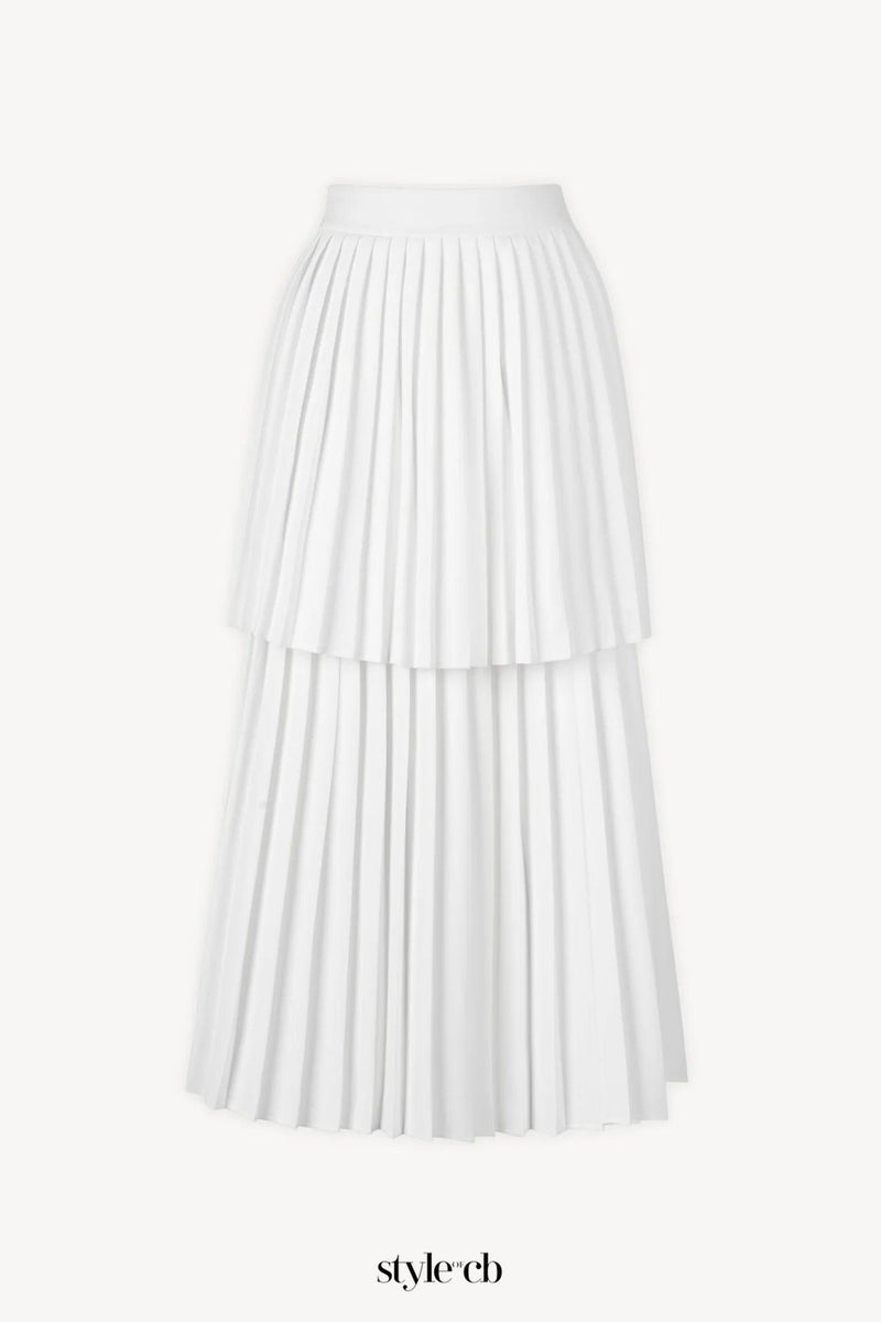 Sleeveless pleated layer skirt suit in white