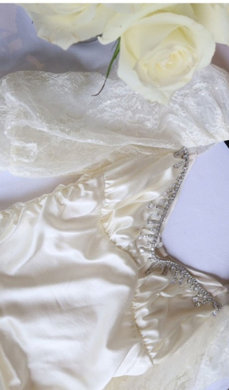 PLEATED DRESS WITH LACE PUFFED SLEEVES IN WHITE styleofcb 