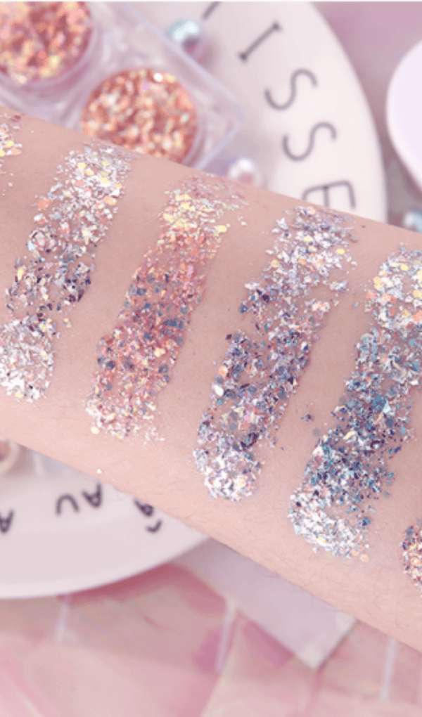 Glitter glitter for gel eye makeup. styleofcb 