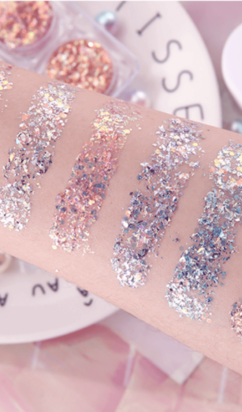 Glitter glitter for gel eye makeup. styleofcb 