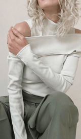 Off-the-shoulder solid color T-shirt styleofcb 